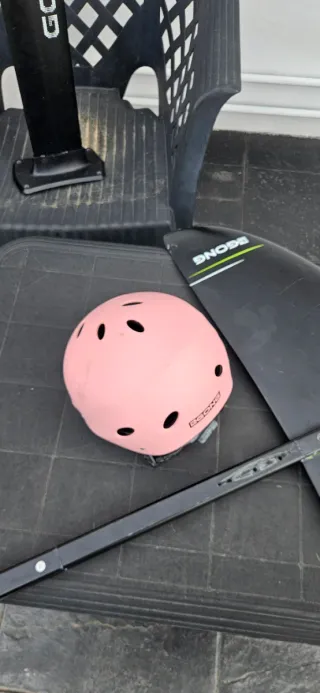 Kit Wingfoil GONG + Vela Naish 6.0 + Casco