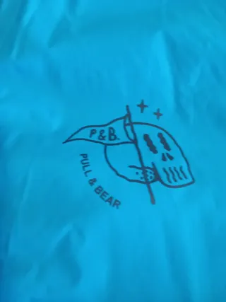 Cortavientos azul con capucha REVERSIBLE