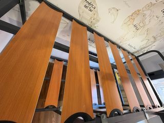 Litera de madera y metal