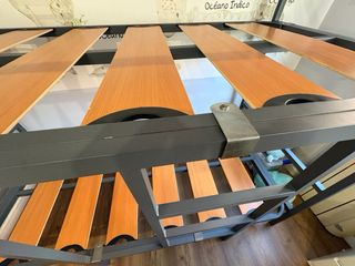 Litera de madera y metal