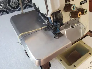 Máquina Overlock Brother