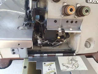 Máquina Overlock Brother