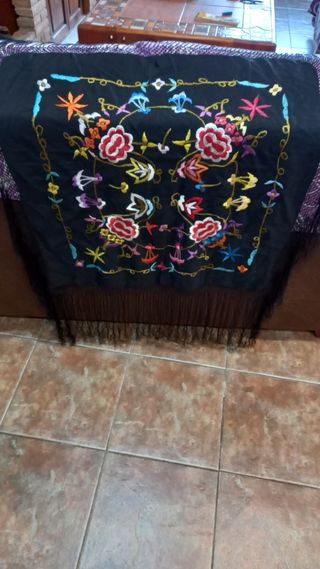 Mantó pequeño de seda.