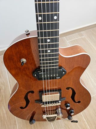 Godin 5th Avenue Uptown Custom