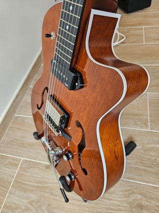 Godin 5th Avenue Uptown Custom