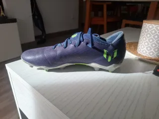 Botas de fútbol Adidas moradas