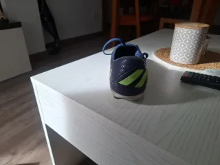 Botas de fútbol Adidas moradas