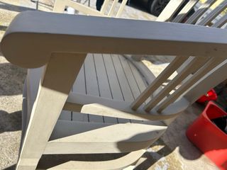 Silla de madera maciza color beige