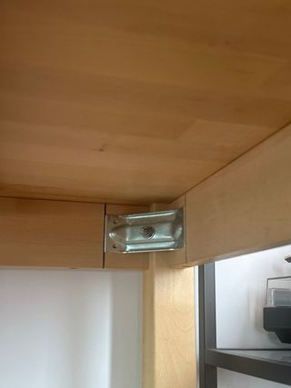 Scrivania in legno. Ikea