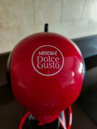 Cafetera Nescafé Dolce Gusto Roja