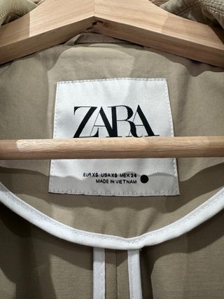 Trench Zara Talla XS