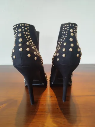 Botines ante negros tachuelas plateadas