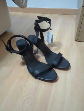 Zapatos de tacón Bershka negros