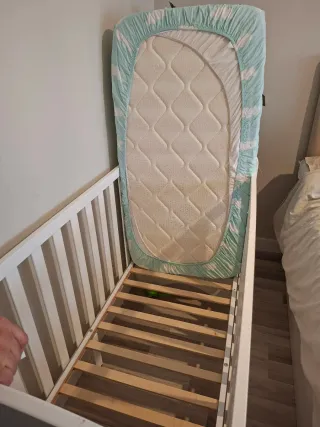 Cuna blanca con osito y nubes +colchon