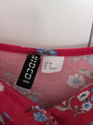 Mono corto H&M floral rojo Talla XS