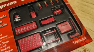 Snap-on Garage Series 1:43 TrueScale Miniatures