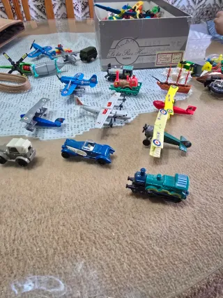 Colección Coches, Trenes y Aviones Kinder