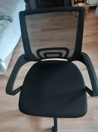 Silla de oficina negra ergonómica