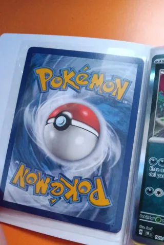 Mini Álbum Pokémon + Carta V + Reverses