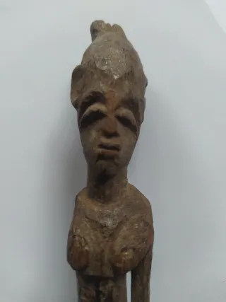 Figura de madera Lobi