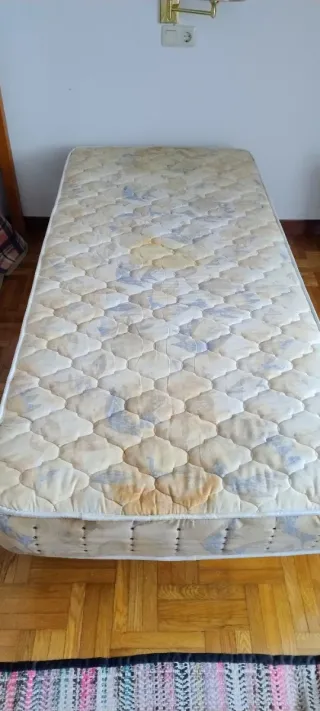 2 Camas 90x200, Cabeceros, Colchones y mesitas