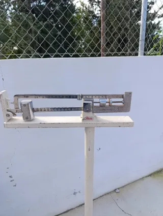 Báscula antigua de farmacia