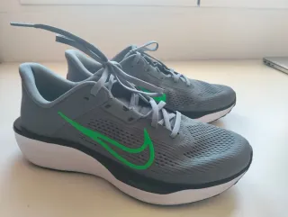 Nike Quest 6 Talla 42.5 Sin Usar
