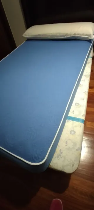 Colchón, base y almohada para cama de 1'05 metros.