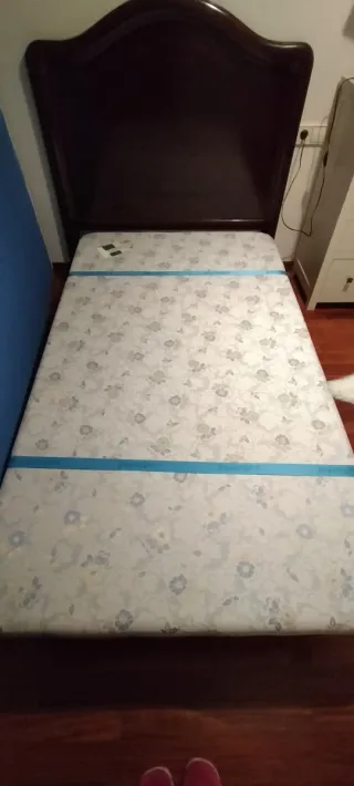 Colchón, base y almohada para cama de 1'05 metros.