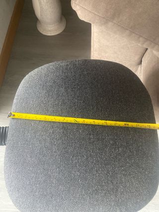 Silla de oficina giratoria gris