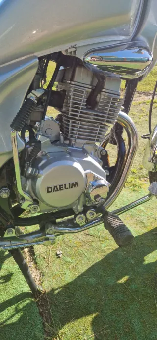 Daelim 125cc color Plata Naked