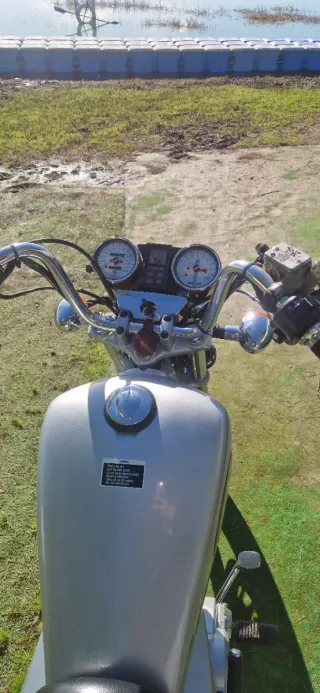 Daelim 125cc color Plata Naked