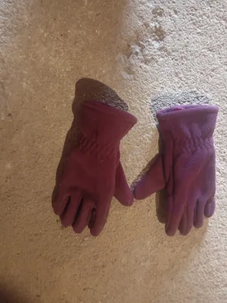 Kit de equitación con casco, botas, guantes.