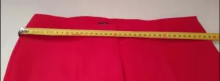 Traje de pantalón rojo