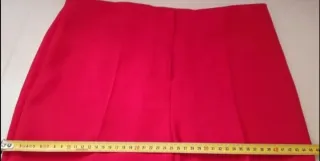 Traje de pantalón rojo