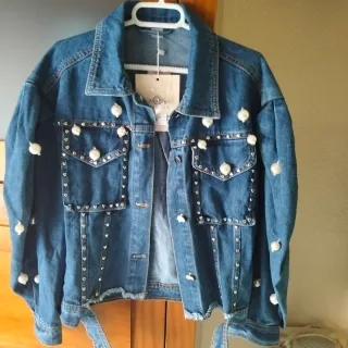 Cazadora vaquera tachuelas y perlas