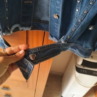 Cazadora vaquera tachuelas y perlas