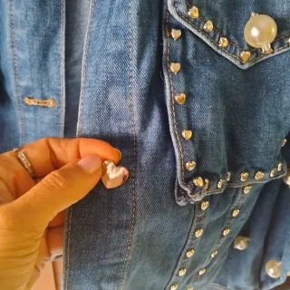 Cazadora vaquera tachuelas y perlas