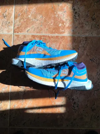 Zapatillas Atom Trail Running Azul/Naranja