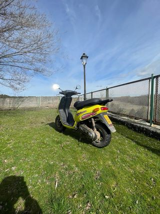 Piaggio Typhoon Amarillo