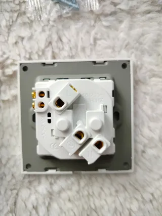 Enchufe Europeo con Interruptor ON/OFF