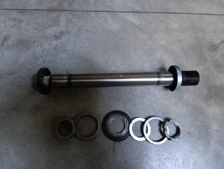 Perno e dadi forcellone Yamaha R6