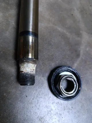 Perno e dadi forcellone Yamaha R6