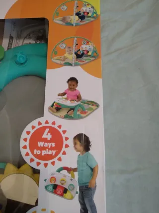 Alfombra y piano de juegos para bebé Bright Starts