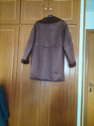 Abrigo piel vuelta con borreguito