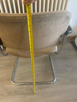 Silla de oficina beige y negra