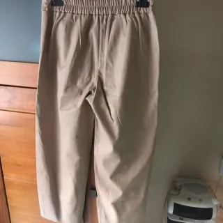 Pantalón polipiel mujer beige