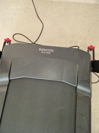 Cinta de correr, remo y bandas de resistencia.