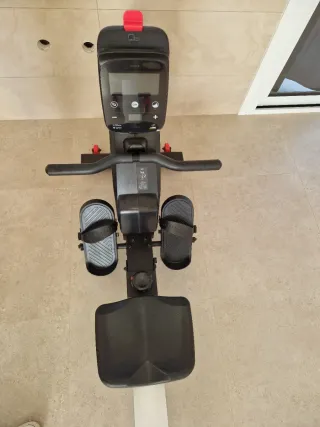 Cinta de correr, remo y bandas de resistencia.