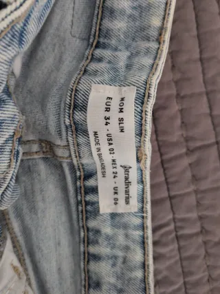 Pantalón corto vaquero desgastado